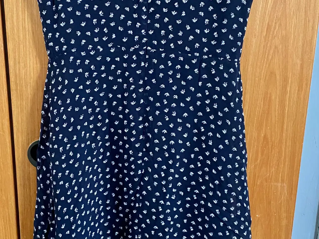 Billede 2 - Mørkeblå kjole til salg