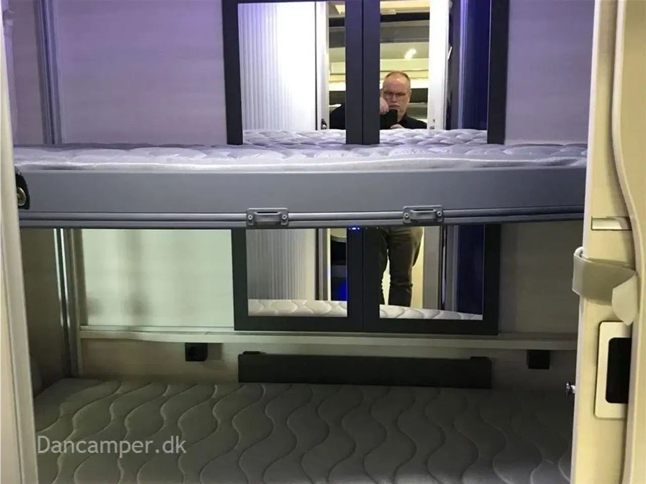 Billede 8 - 2020 - Chausson Welcome Premium 716   Kommissionssalg! Fantastisk delintegreret autocamper med el. sænkbar køjer i bag.og sænkbar dobbeltseng i front, el-markise og NORTRONIX alarm.