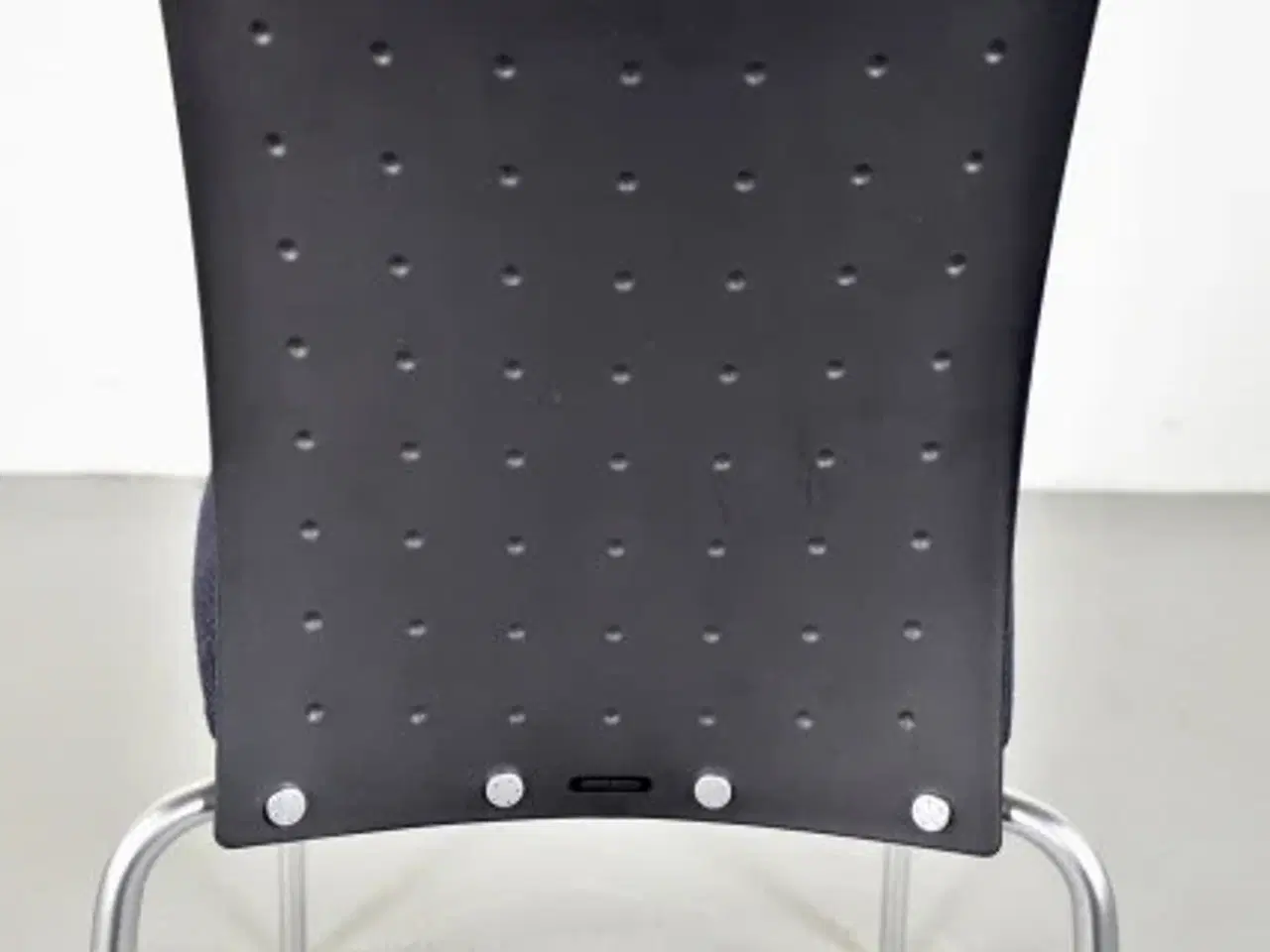 Billede 10 - Randers radius konferencestol med sort ryg og sort/blå polstret sæde