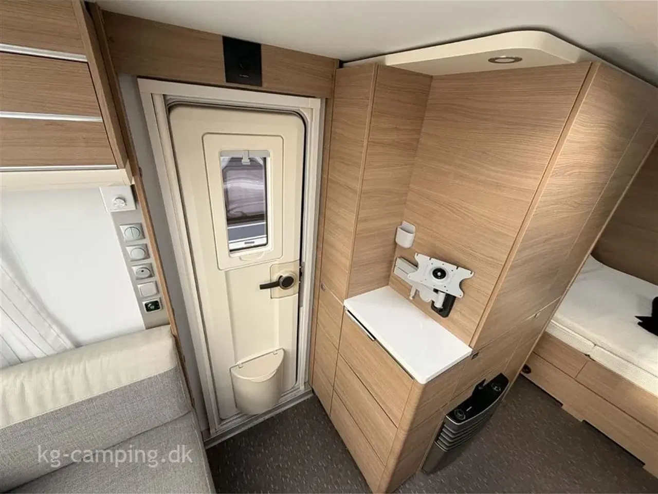 Billede 11 - 2020 - Adria Adora 613 UT Fritstående dobbeltseng, Sunshine Plus, Mover, Klima anlæg.