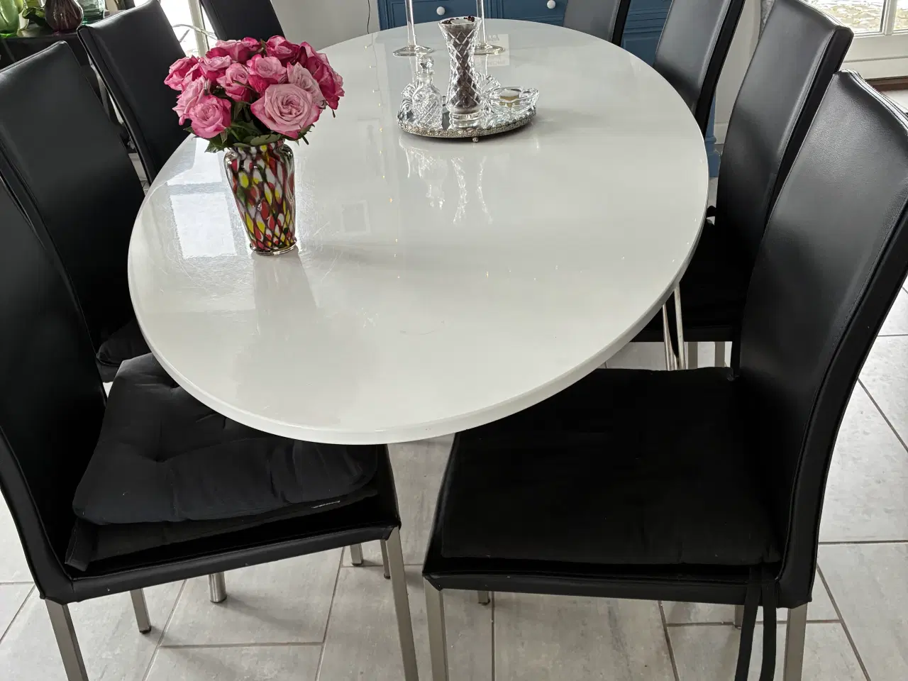 Billede 1 - Spisebord med 8 stole 