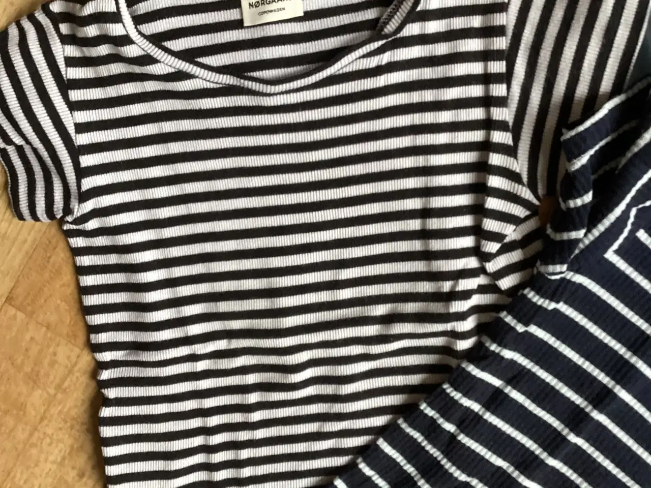 Billede 4 - T-shirts pakke str. 122/128, 4 stk.