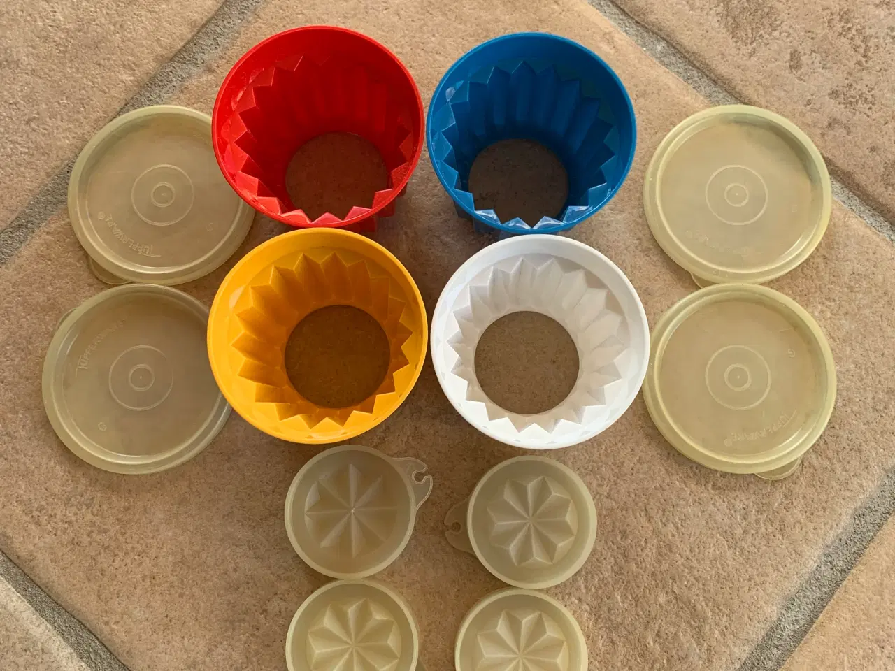 Billede 4 - Tupperware is forme 4 stk 