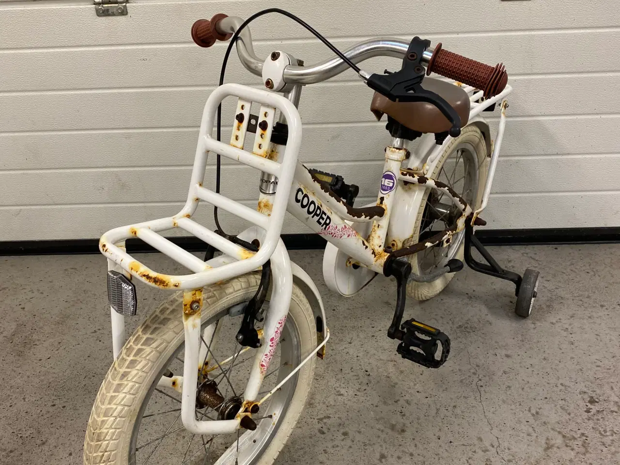 Billede 3 - Børnecykel 16 tommer hvid med støttehjul