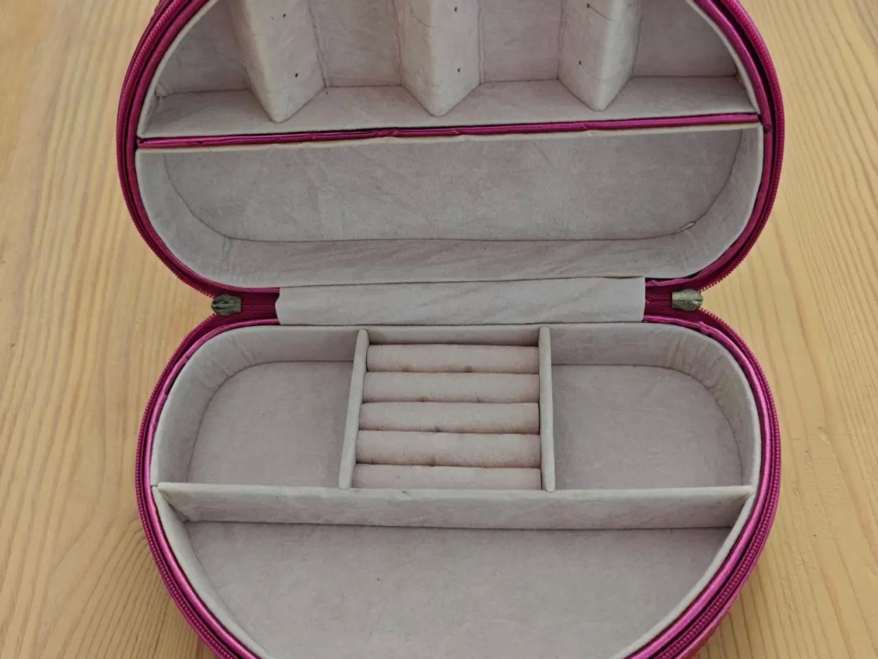 Billede 1 - Smykkeskrin Gillian Jones