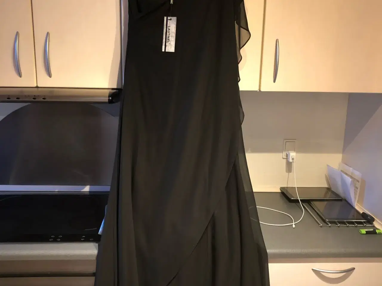 Billede 1 - Ny sort smuk festkjole