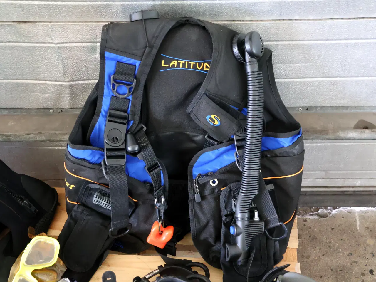 Billede 2 - Komplet dykkersæt: Latitude Seaquest vest....