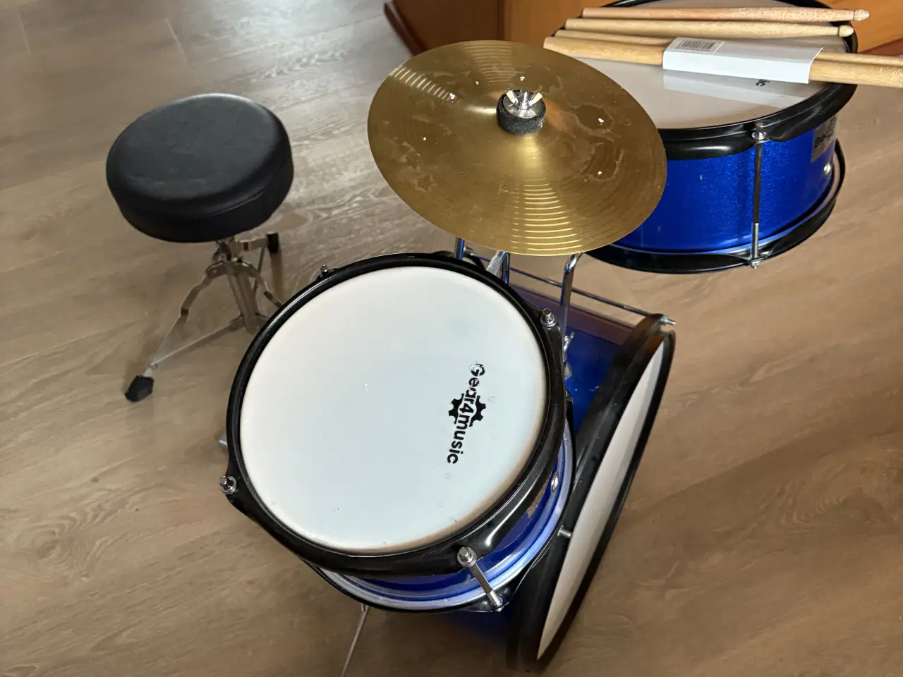 Billede 3 - Gear4music trommesæt i blå farve