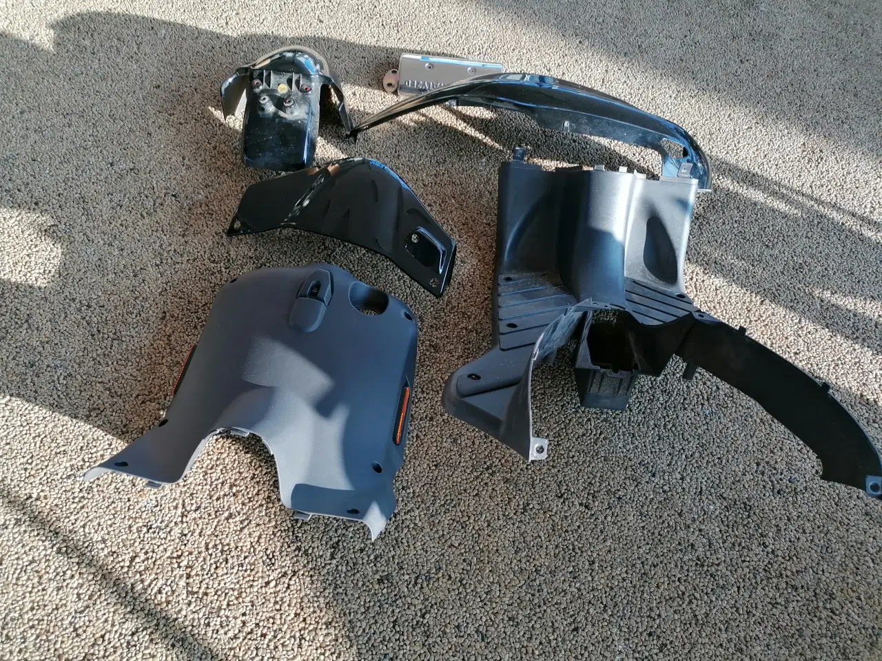 Billede 1 - Brugte sorte skjolde  Derbi Anlantis scooter. Se% 