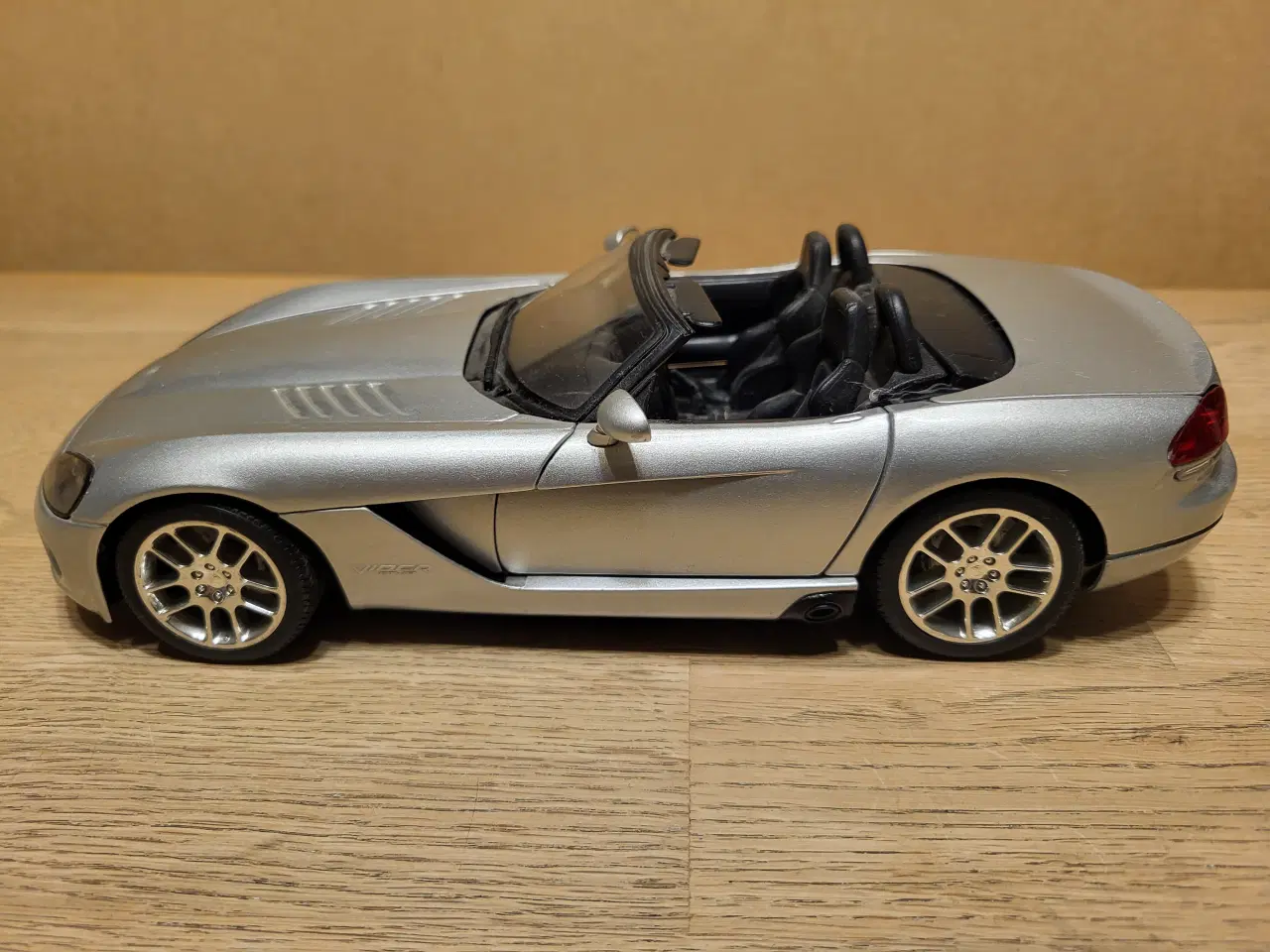 Billede 2 - Modelbil, Dodge Viper SRT-10 2007, skala 1/18