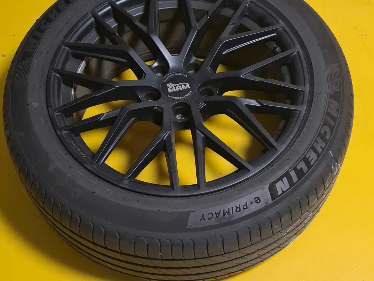 Billede 4 - Dæk på matsort fælge