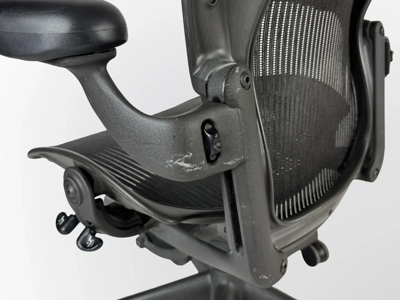 Billede 9 - Herman Miller Aeron C Kontorstol – Mørkegrå