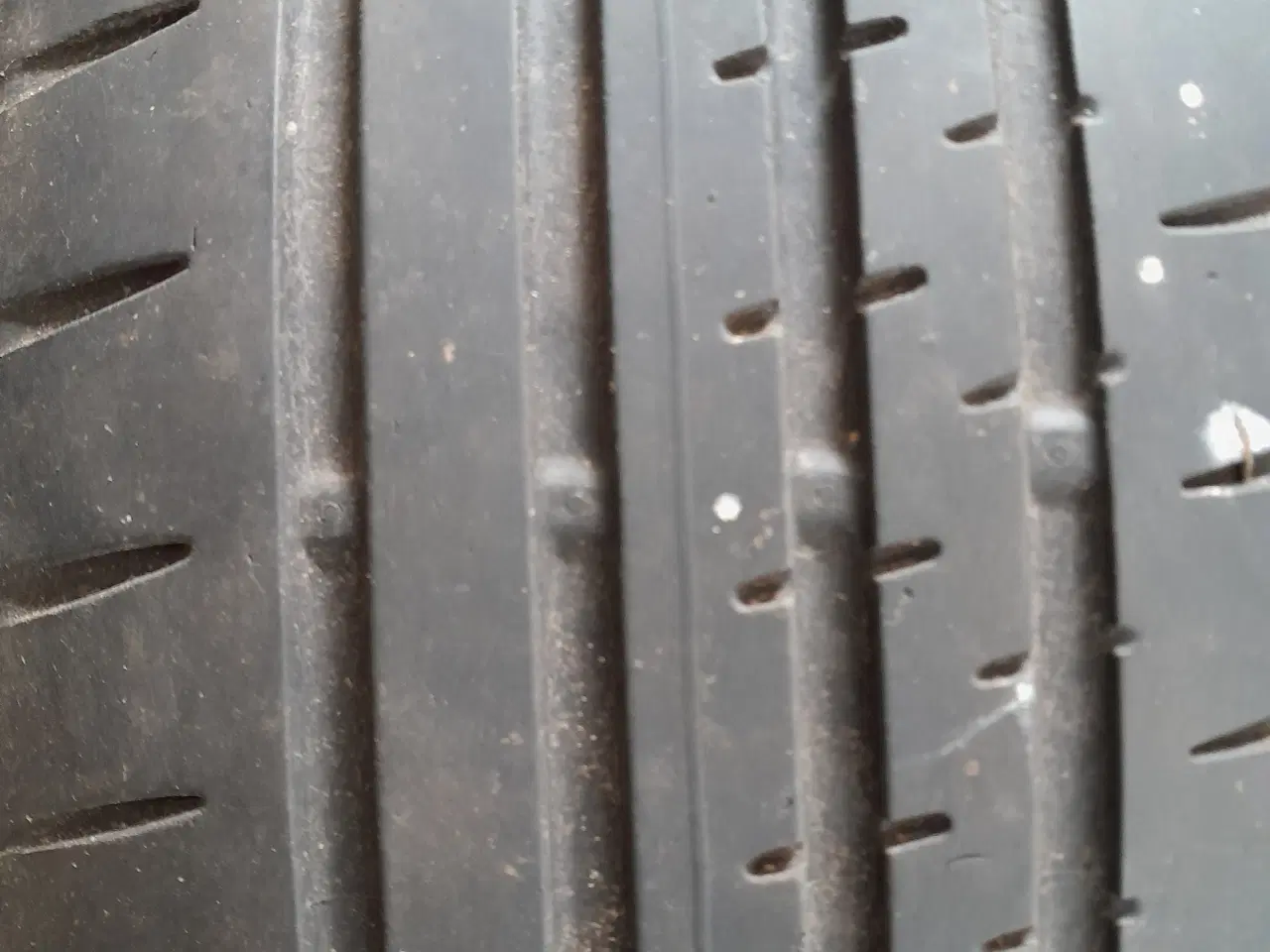 Billede 1 - Conti sportscontakt  205/55-16.  5 mm mønster 