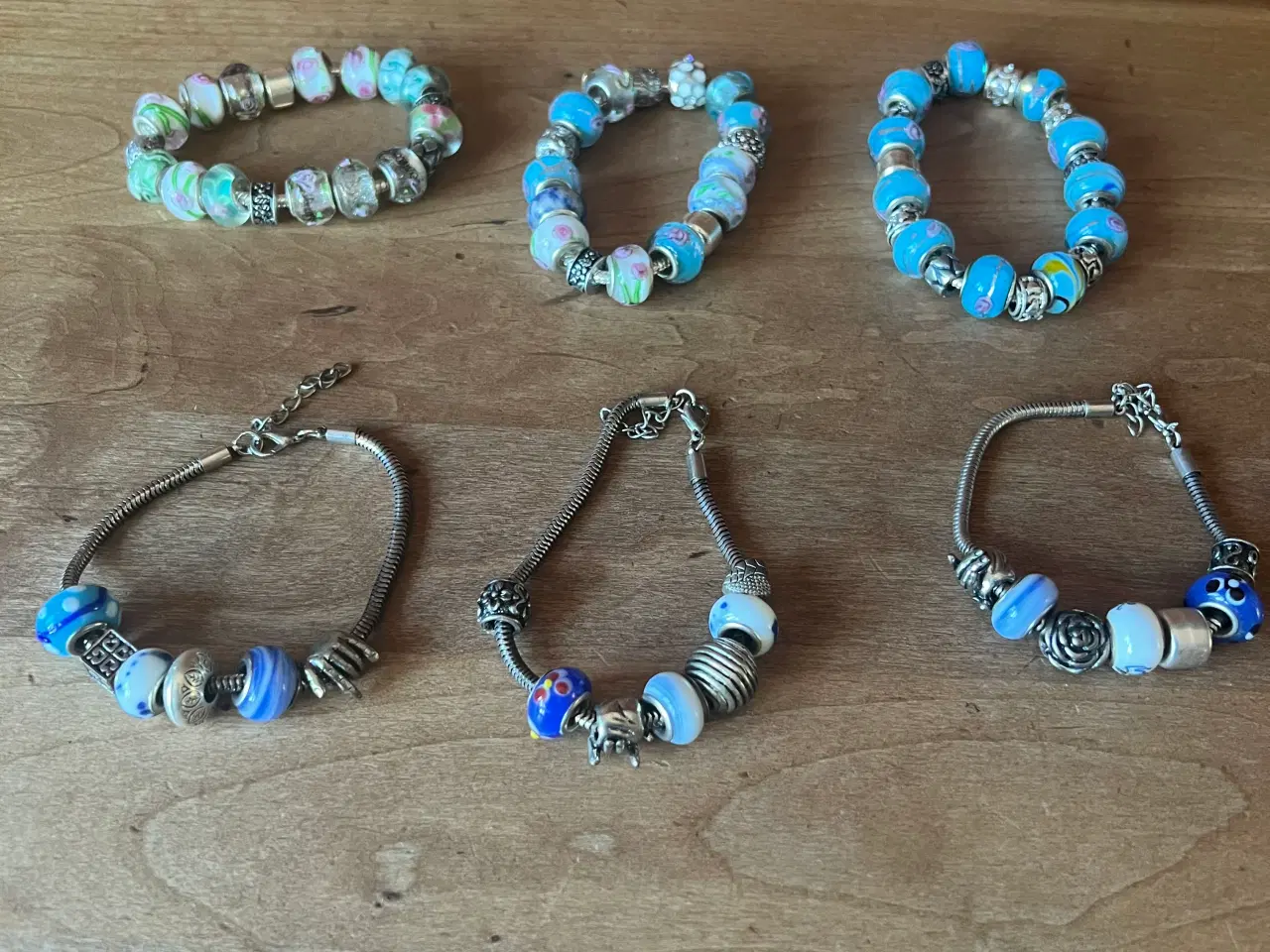 Billede 8 - Smukke armbånd med charms