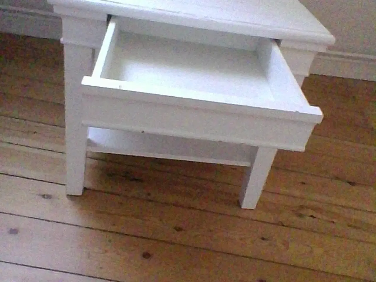 Billede 3 - Charmerende mindre bord med patina