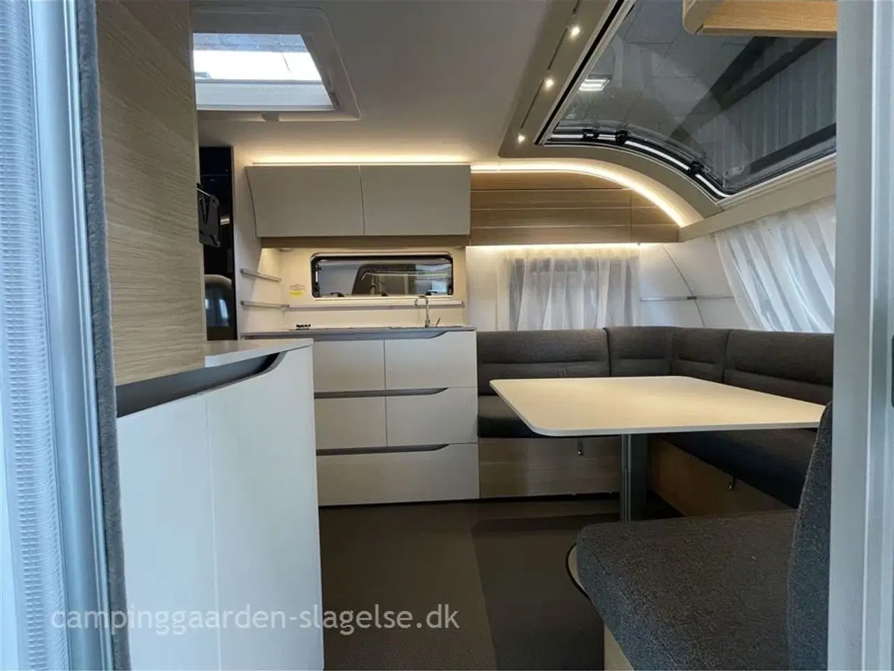 Billede 2 - 2024 - Adria Adora 613 UT Selected Edition   &amp;quot;Adria Adora 613 UT – Luksus på hjul, året rundt!&amp;quot;