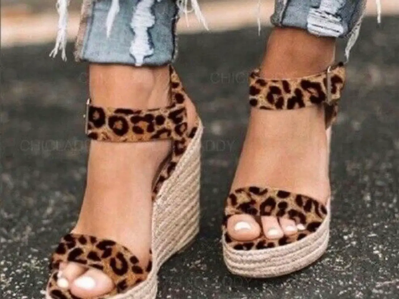 Billede 2 - 2 par sandaler i leopard og sand farvet
