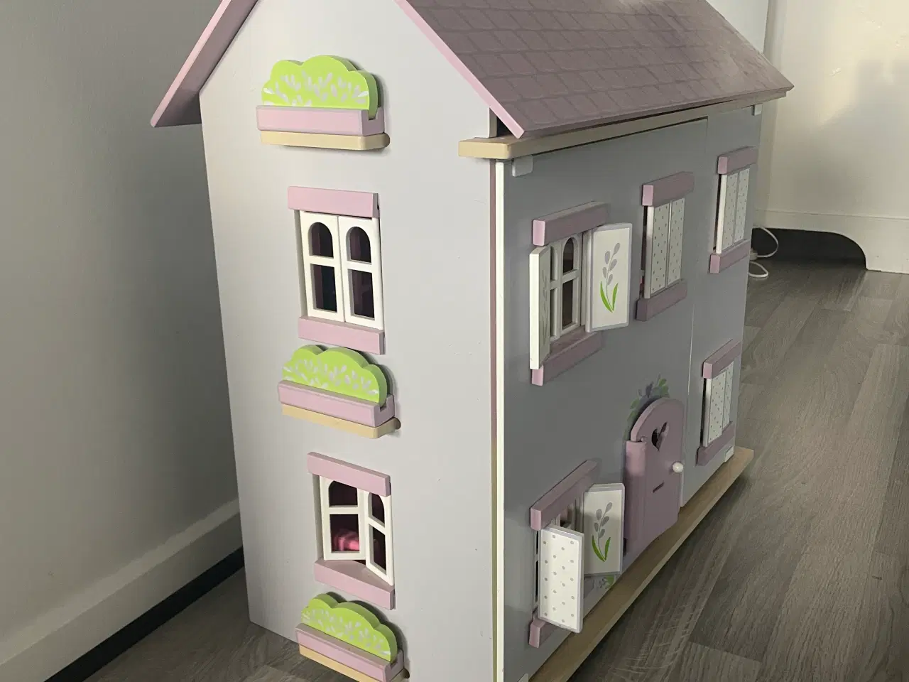 Billede 2 - Flot træ dukkehus