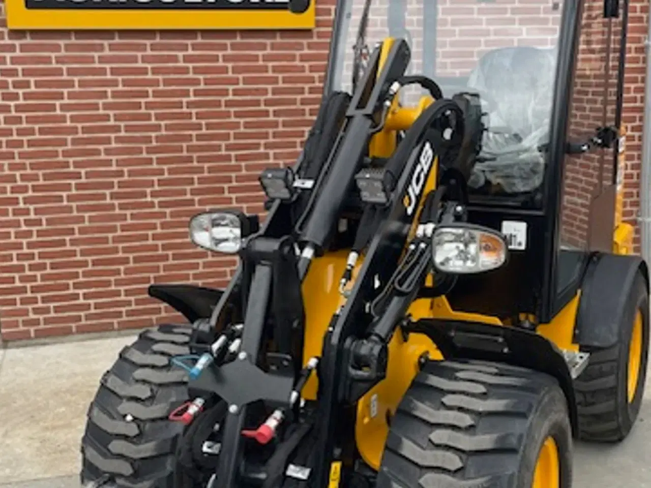 Billede 1 - JCB 403 Plus Agri Med kabine og 30 km/t