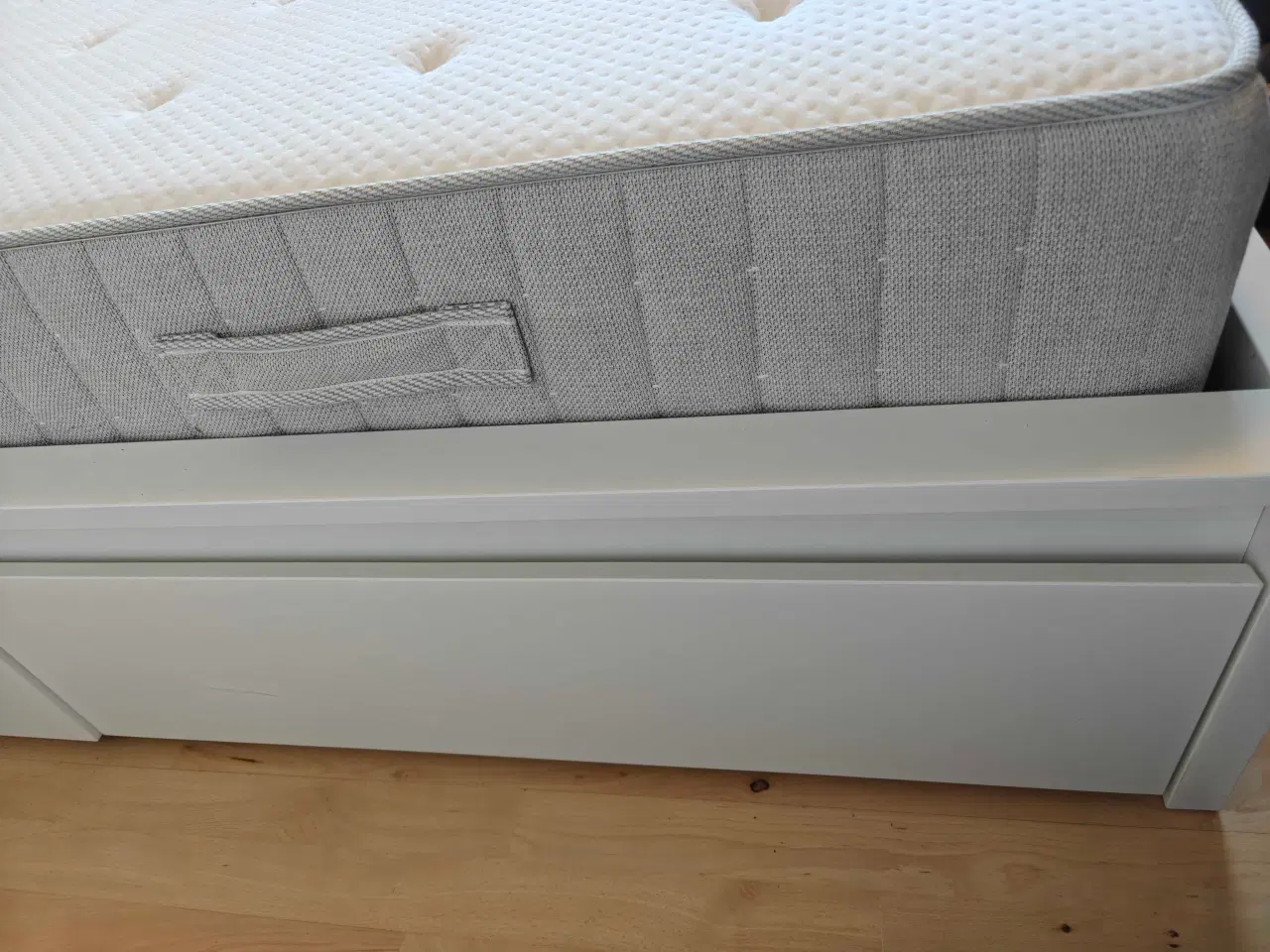 Billede 1 - Malm dobbeltseng 