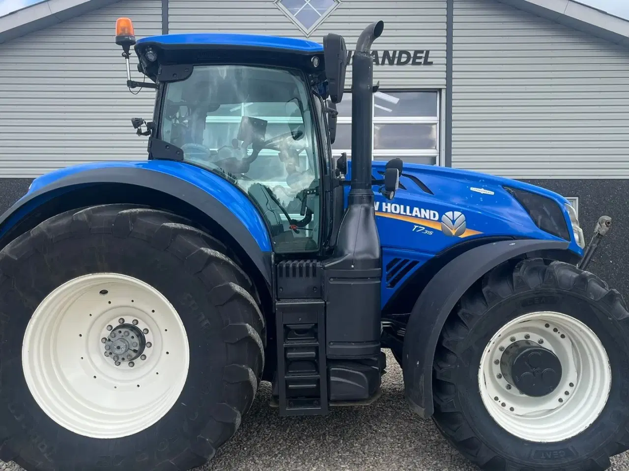 Billede 12 - New Holland T7.315 HD med frontlift og front PTO, samt NYE 650mm fordæk og store 900mm hjul.