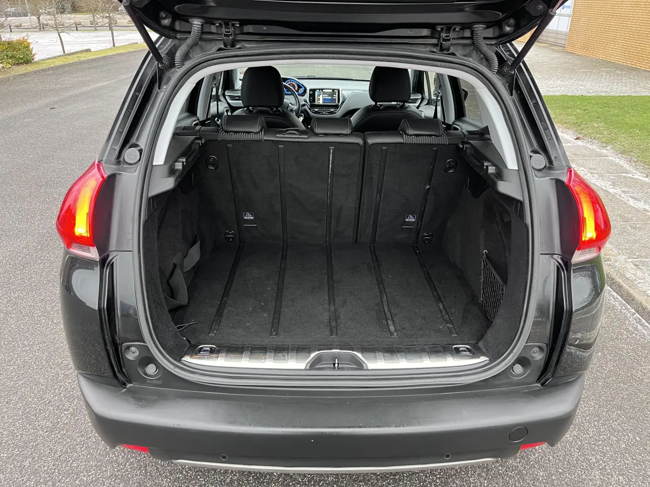 Billede 10 - 🚗 Peugeot 2008 Allure – Ny Syn & Ny serviceret