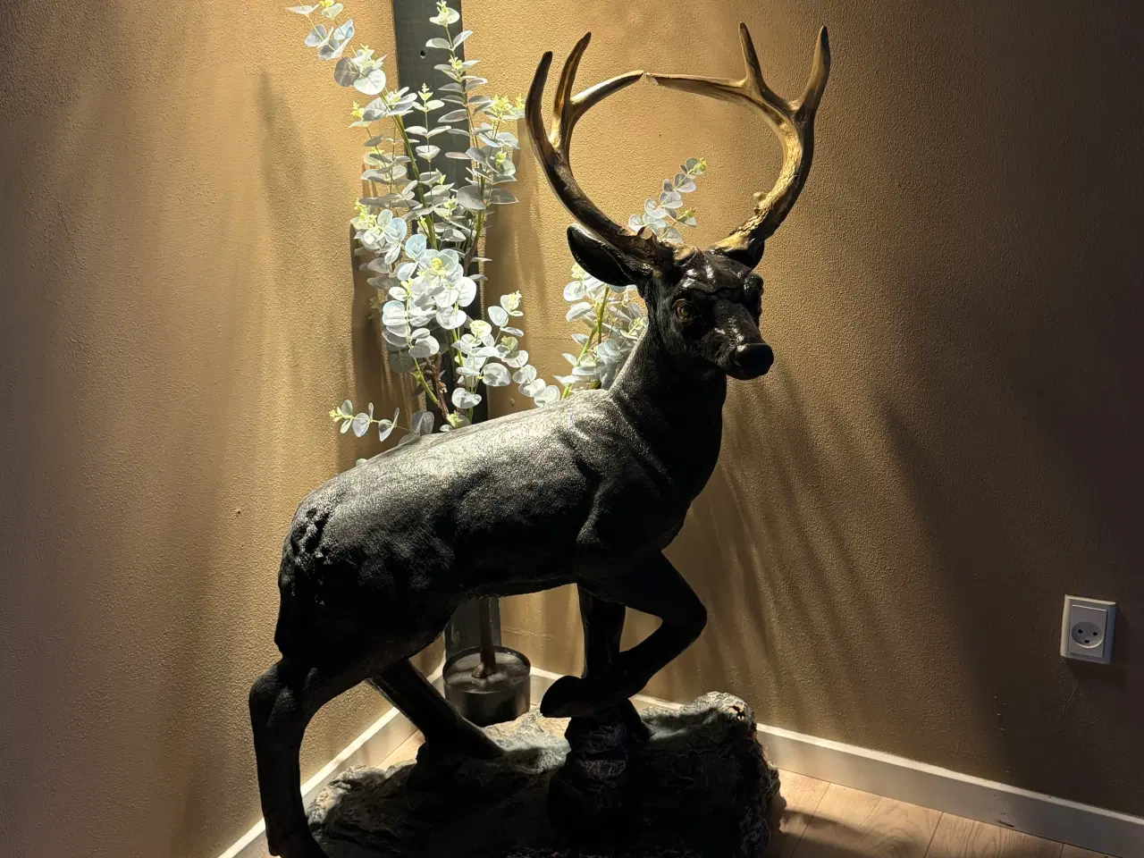 Billede 1 - Flot hjortestatue 