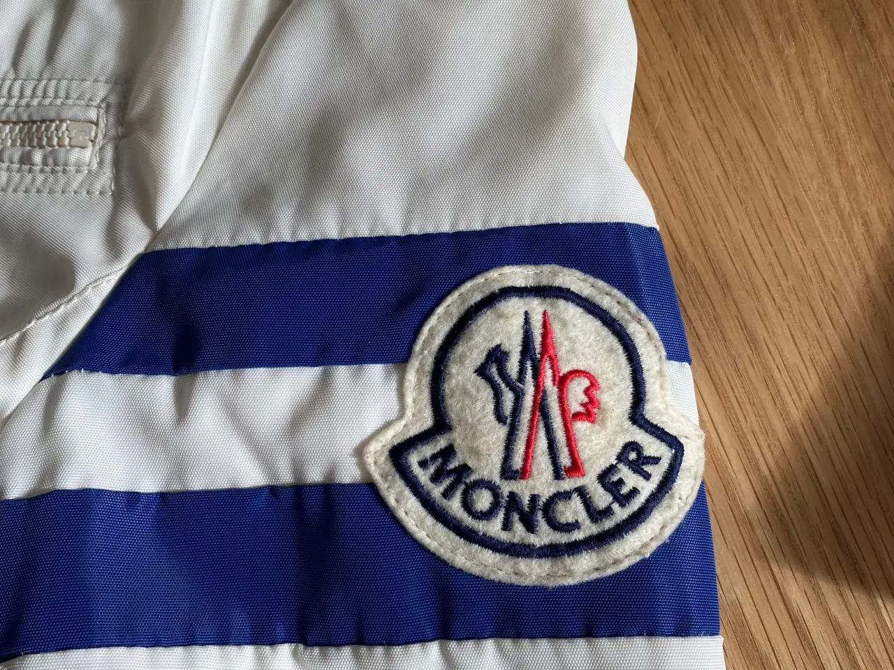 Billede 2 - Moncler jakke here