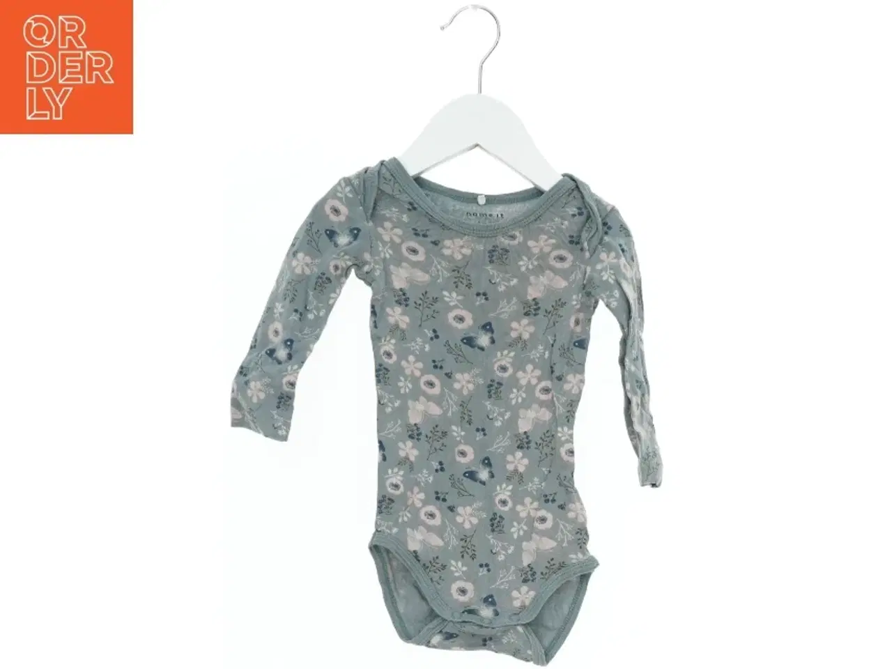 Billede 1 - Langærmet bodystocking med blomsterprint fra Name It (str. 74)