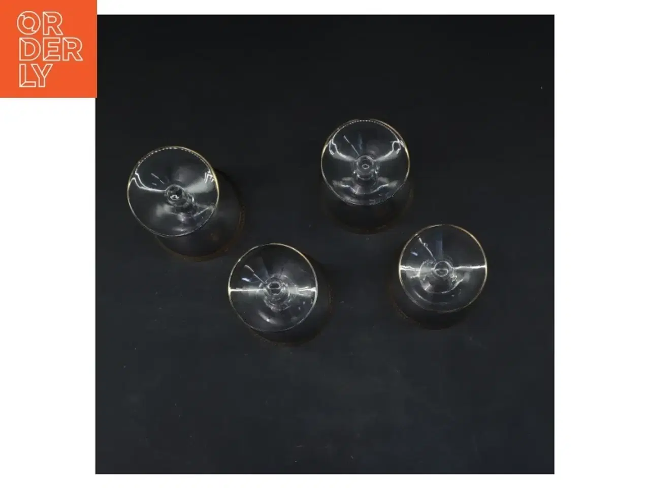 Billede 3 - Sæt af glas med guldkanter (str. 4 styk. ø. 7 cm længde. 11,5 cm)