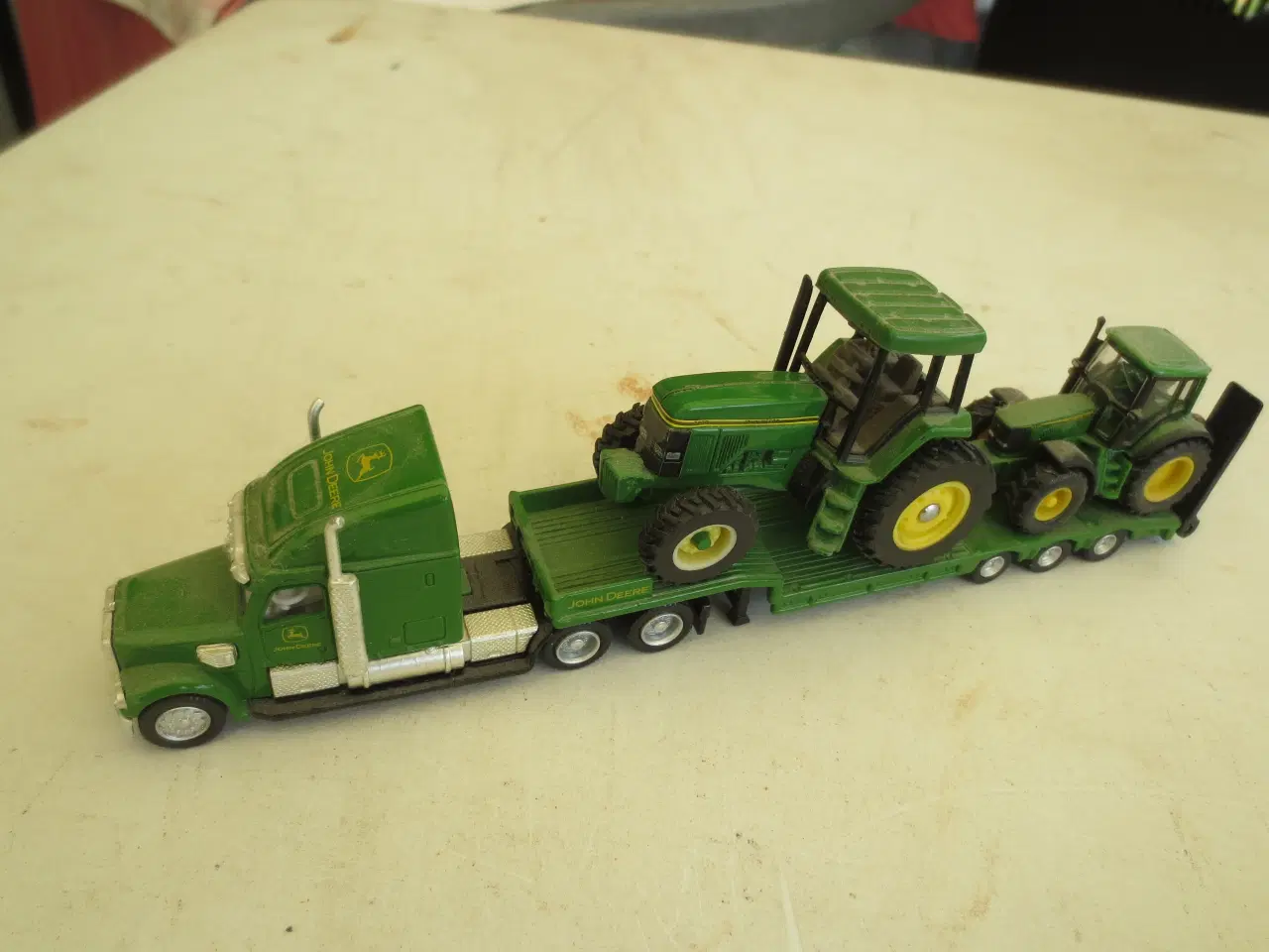Billede 2 - 2 stk John Deere Blokvogne med John Deere traktor