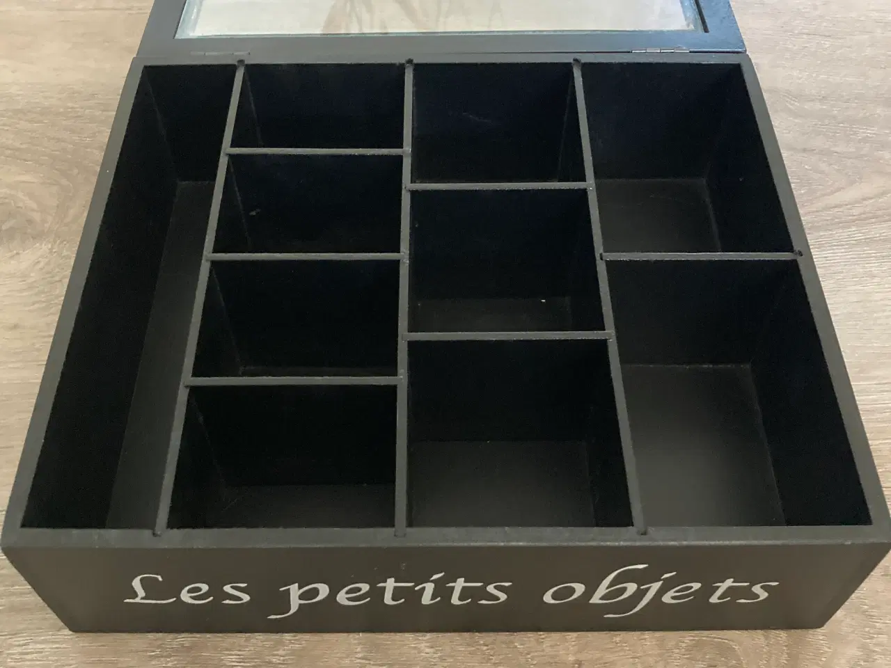 Billede 2 - Trææske med små rum