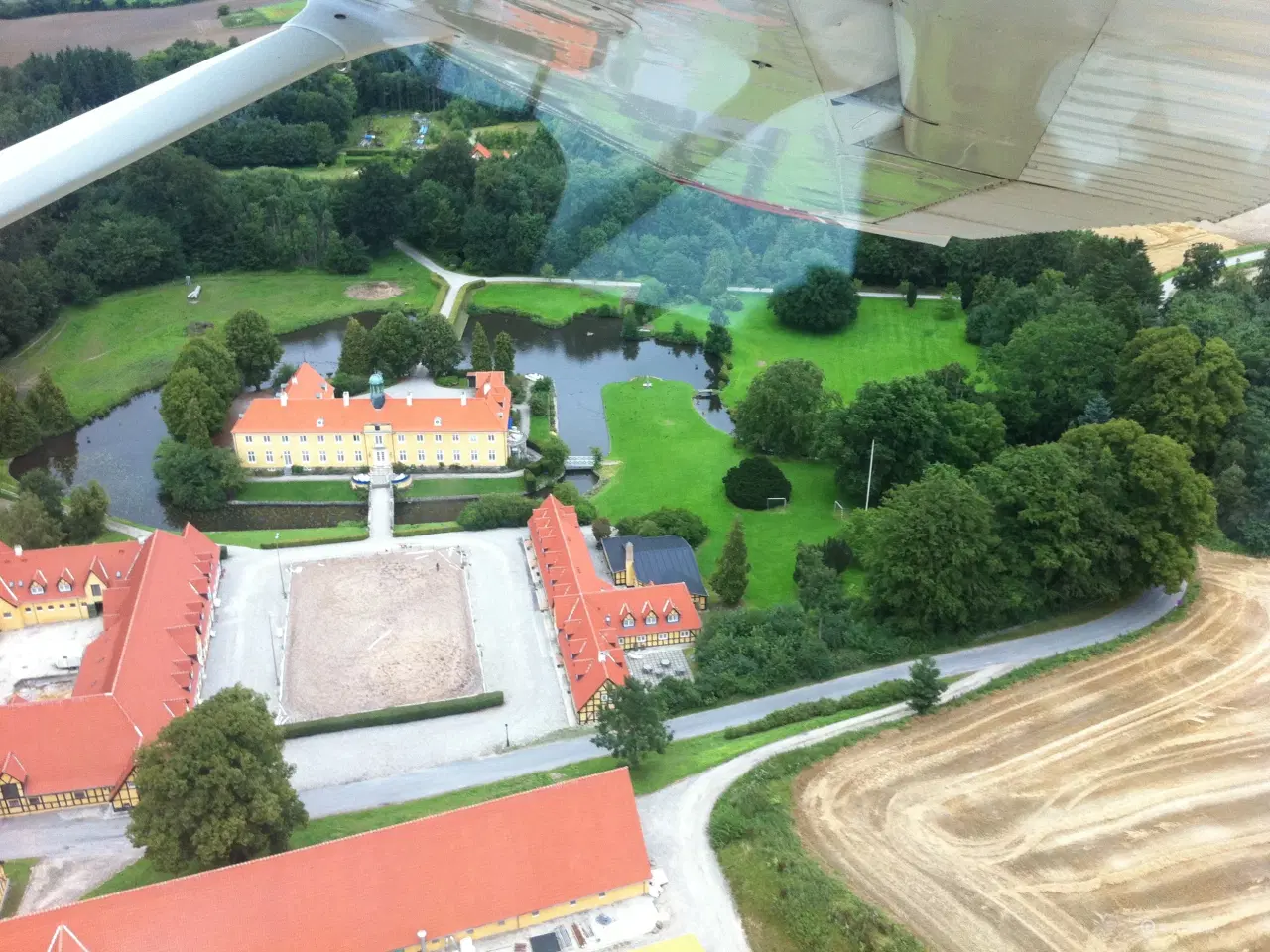 Billede 1 - Unikt Kontormiljø i sidebygning på Herregård