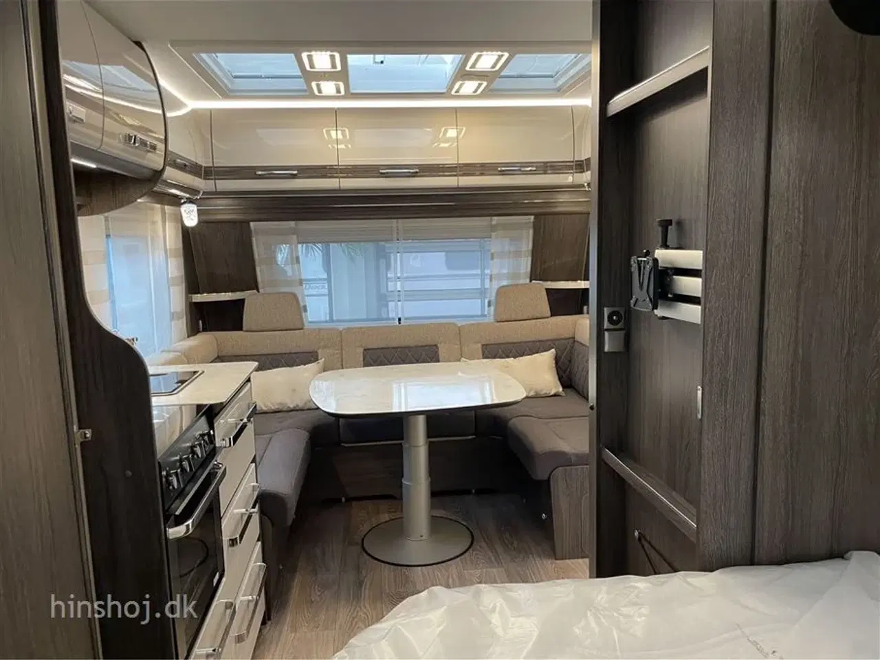 Billede 11 - 2023 - Fendt Diamant 560 SD   Fendt Diamant med stort badeværelse med særskilt brusekabine fra Hinshøj Caravan