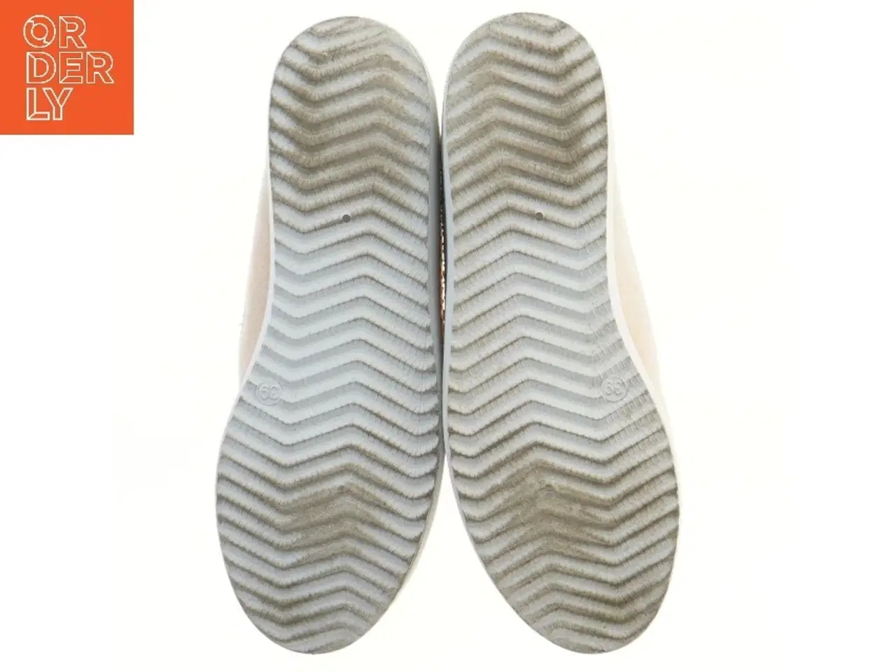 Billede 4 - Beige sko med sten str. 39 fra Identity (str. 39 )