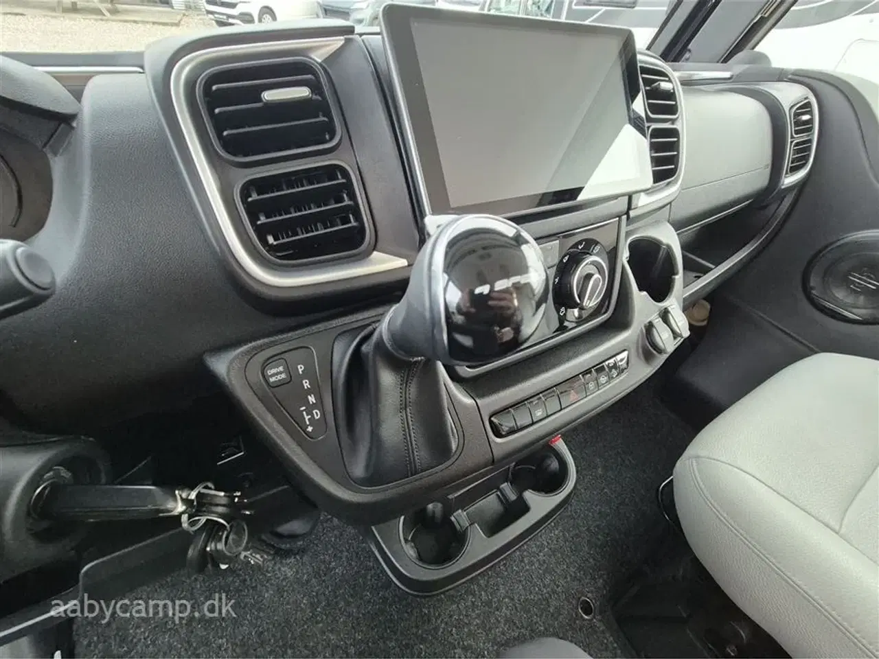 Billede 7 - 2024 - Autostar Prestige I 790 LC   Automatgear. Markise. 200 Ah lithium batteri. 2000w inverter. udvendig gasudtag. A/C. 2x Tv. hæve/sænke cykelstativ på El. Hydrauliske støtteben. Undervognsbehandlet.