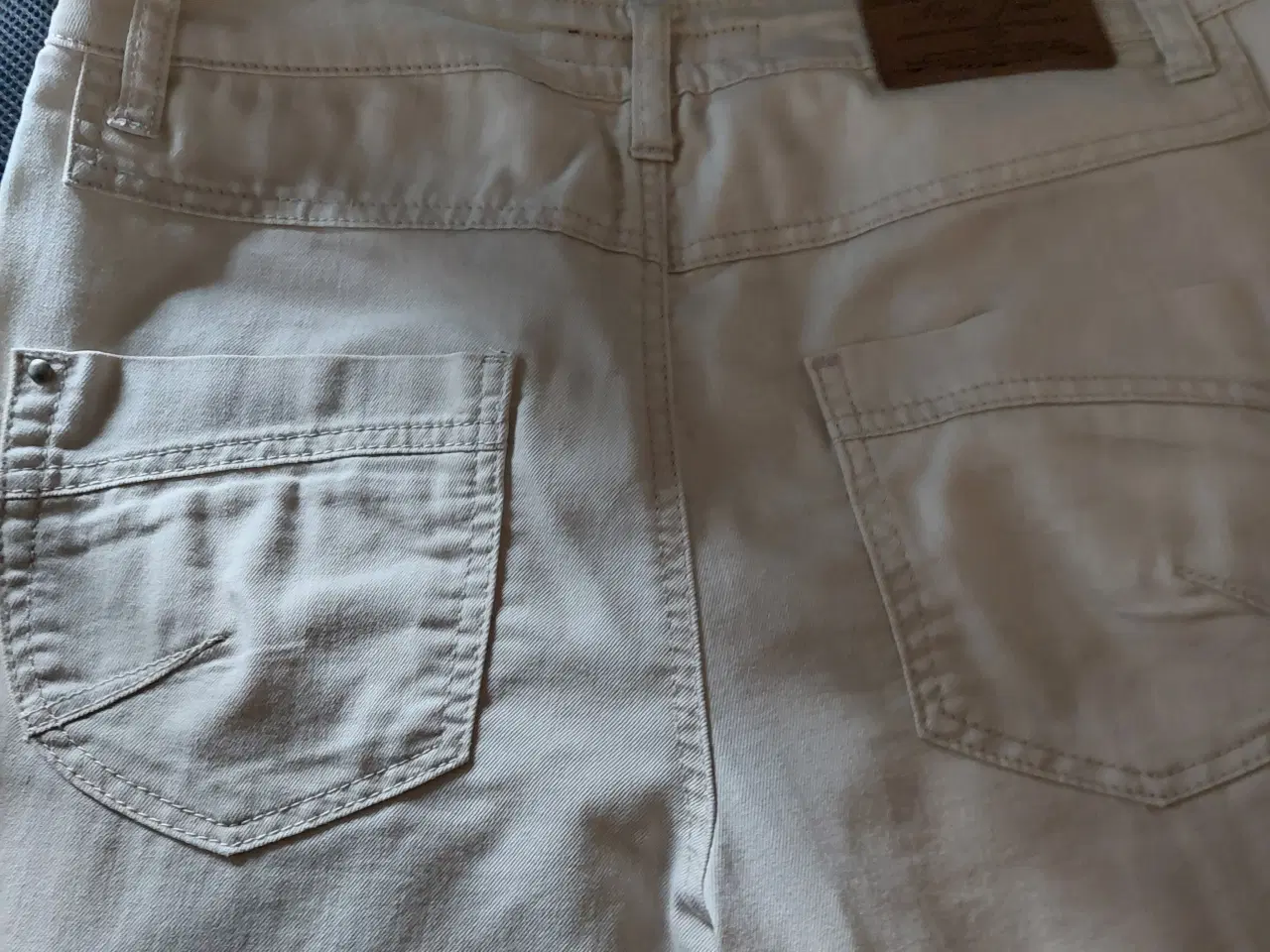 Billede 2 - Pæn Lys Sommerbuks Beige farvet str L