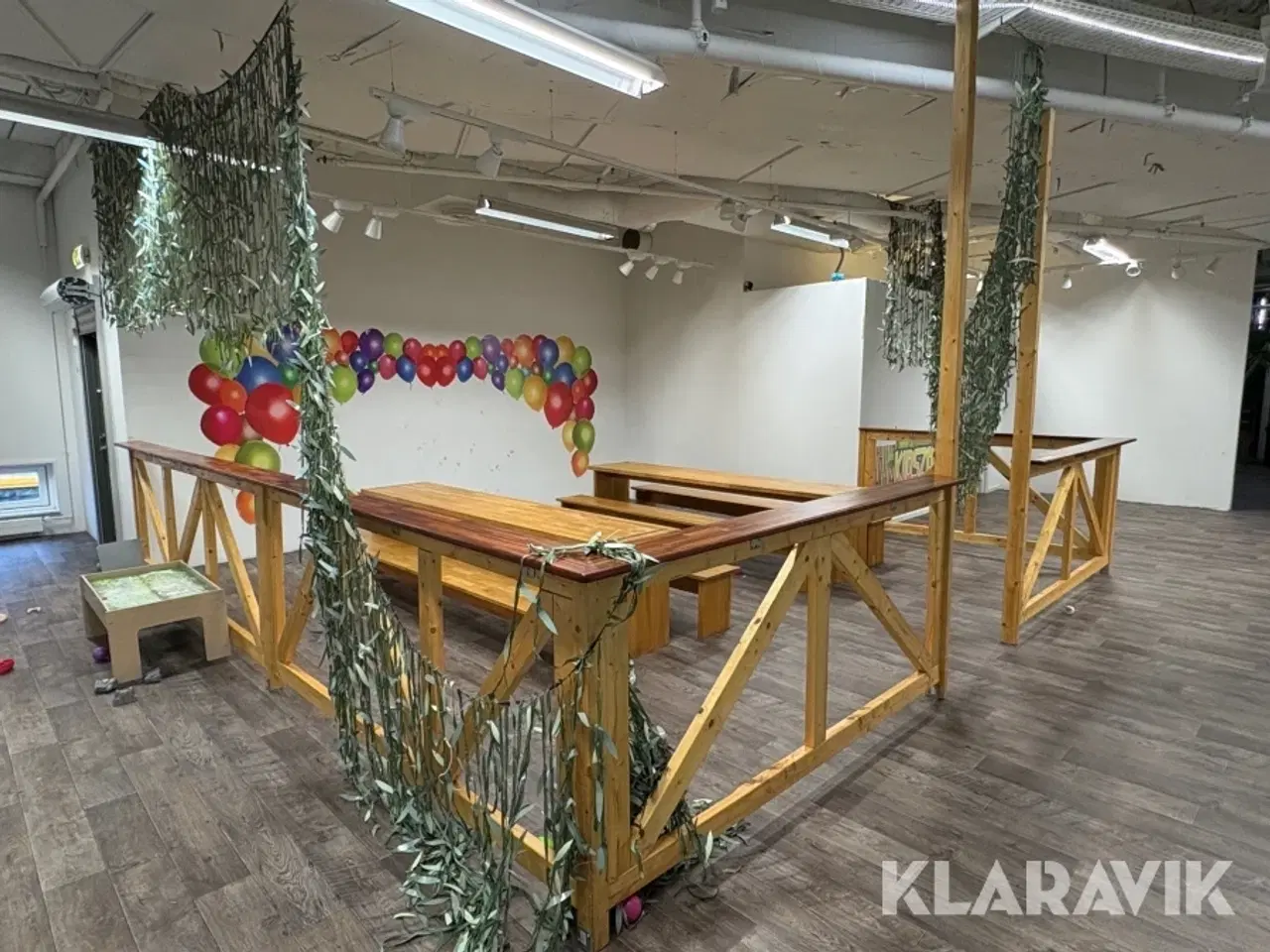 Billede 1 - Bordebænkesæt og indhegning