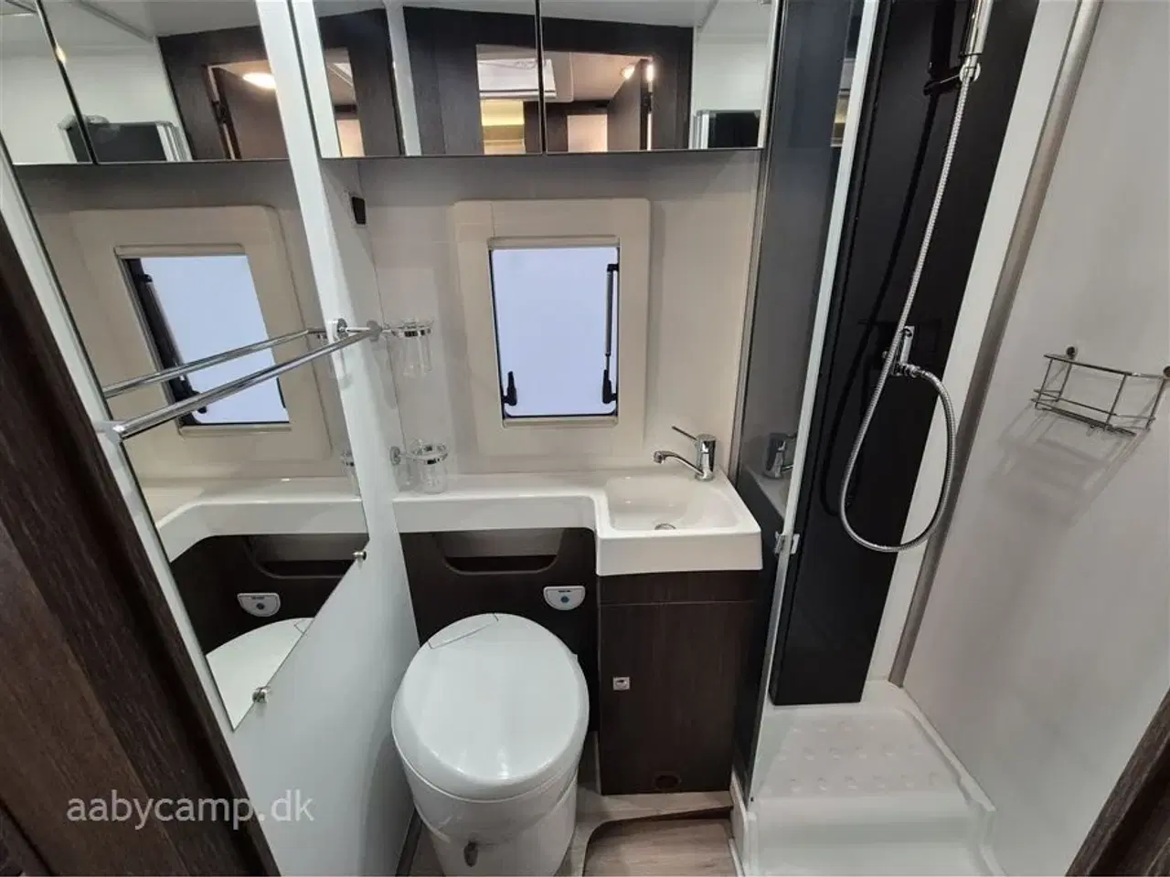 Billede 12 - 2022 - Benimar Tessoro 442   Nk. Pakke. automatgear. solcelle. 2x Agm Batterier. markise. udv. gasudtag. cykelstativ. sælges kun til cvr !!!