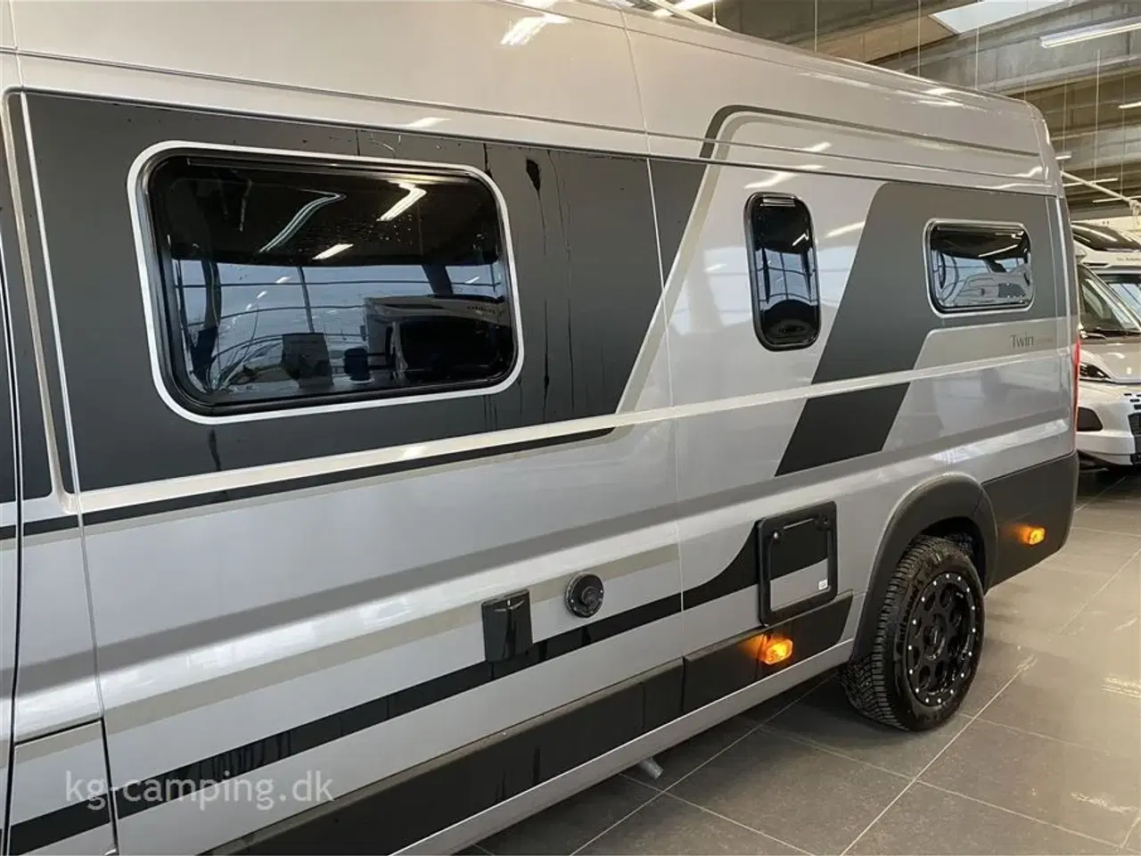 Billede 2 - 2024 - Adria Twin Supreme 640 SLB Adria Twin Supreme 640 SLB – Næsten Ny & Stadig Fabriksgaranti