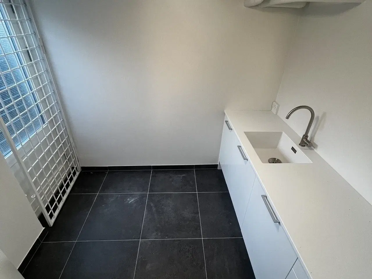 Billede 10 - Synligt butik-/kontorlejemål på Farum Hovedgade – 110 m² med stort glasparti