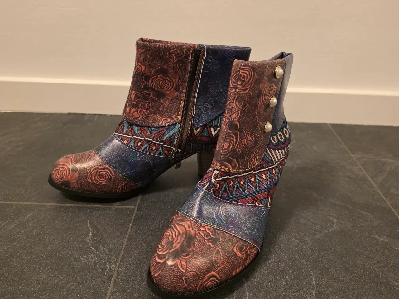 Billede 2 - Sko med høj hæl, str. 40