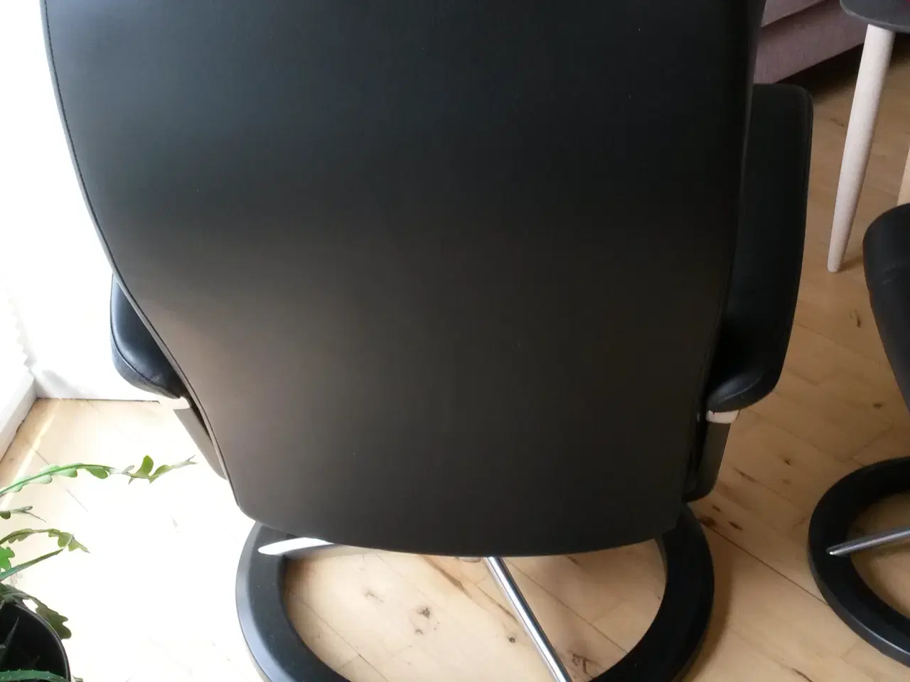 Billede 3 - stressless wing med skammel på signature stel 