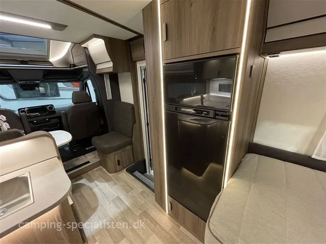 Billede 9 - 2025 - Kabe Travel Master Royal X780 LT   Kabe Travel master Royal X780 LT med ende badeværelse model 2025 kan ses hos Camping-Specialisten.