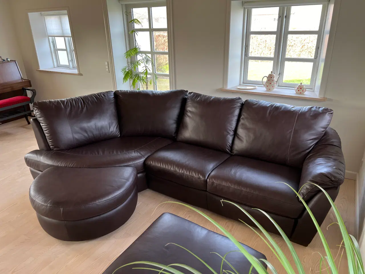 Billede 4 - Flot sofa i mørkebrunt læder