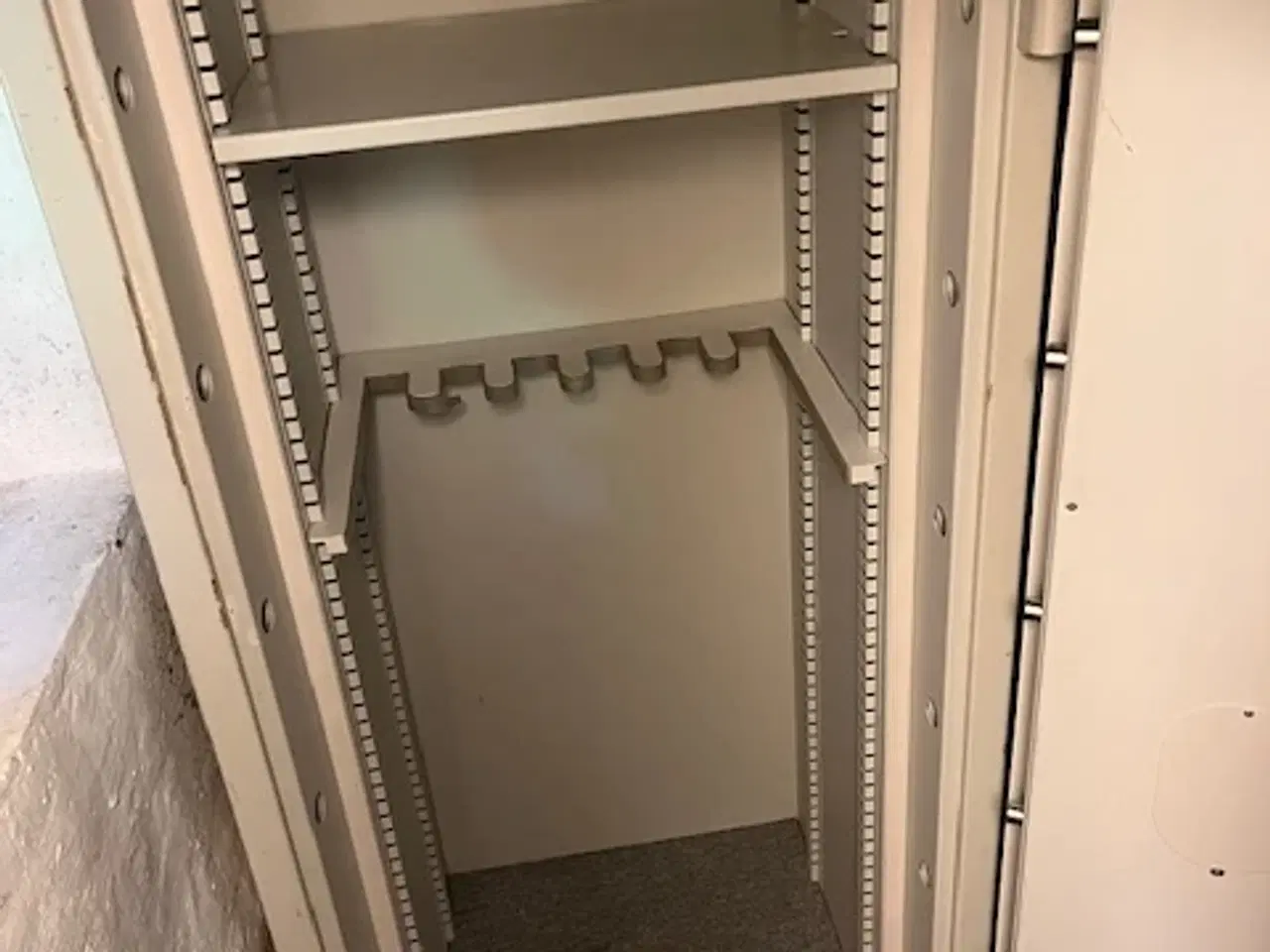 Billede 1 - Brandskab