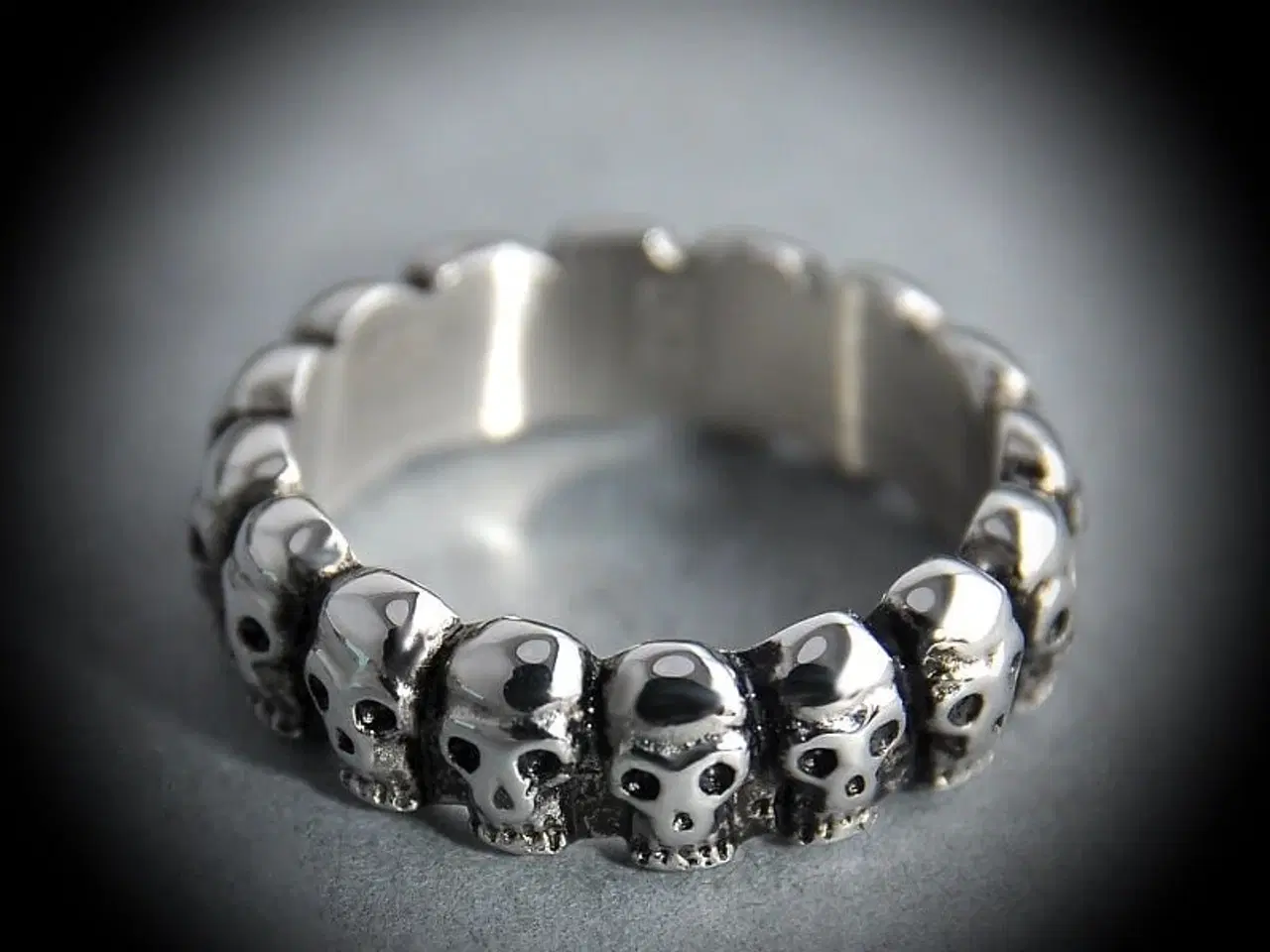 Billede 1 - * Fedeste fingerring med masser kranier - i Tibeta