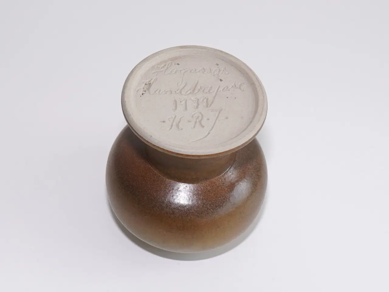 Billede 3 - Vintage keramik vase med spændende form-signeret K