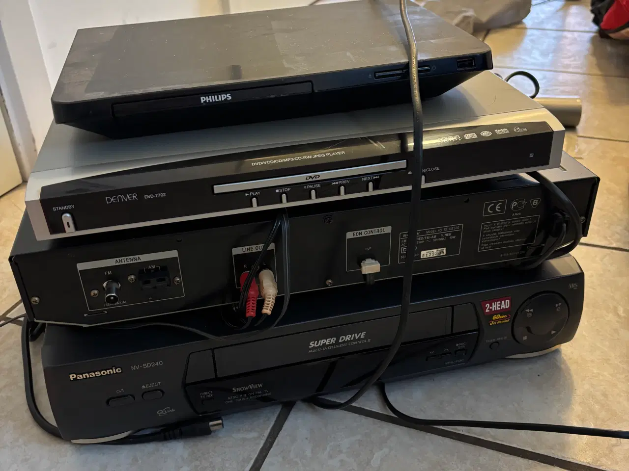 Billede 1 - VHS afspiller og 2 stk dvd afspiller