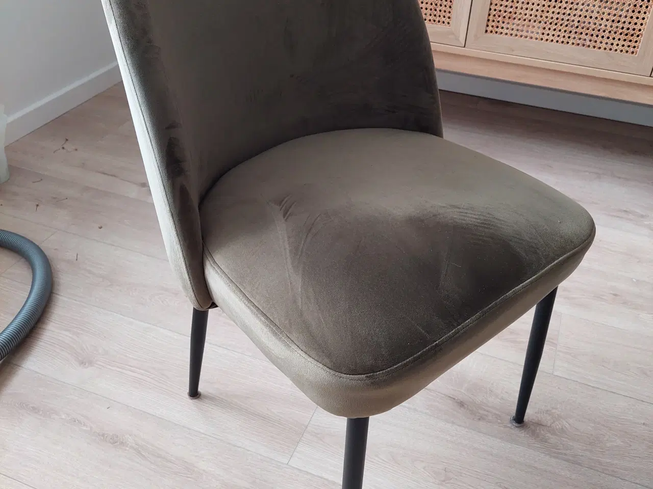 Billede 2 - Halmstad skænk,3 hylder